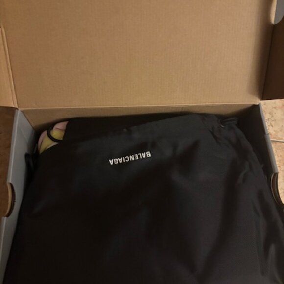 Balenciaga - Picture 2 of 3